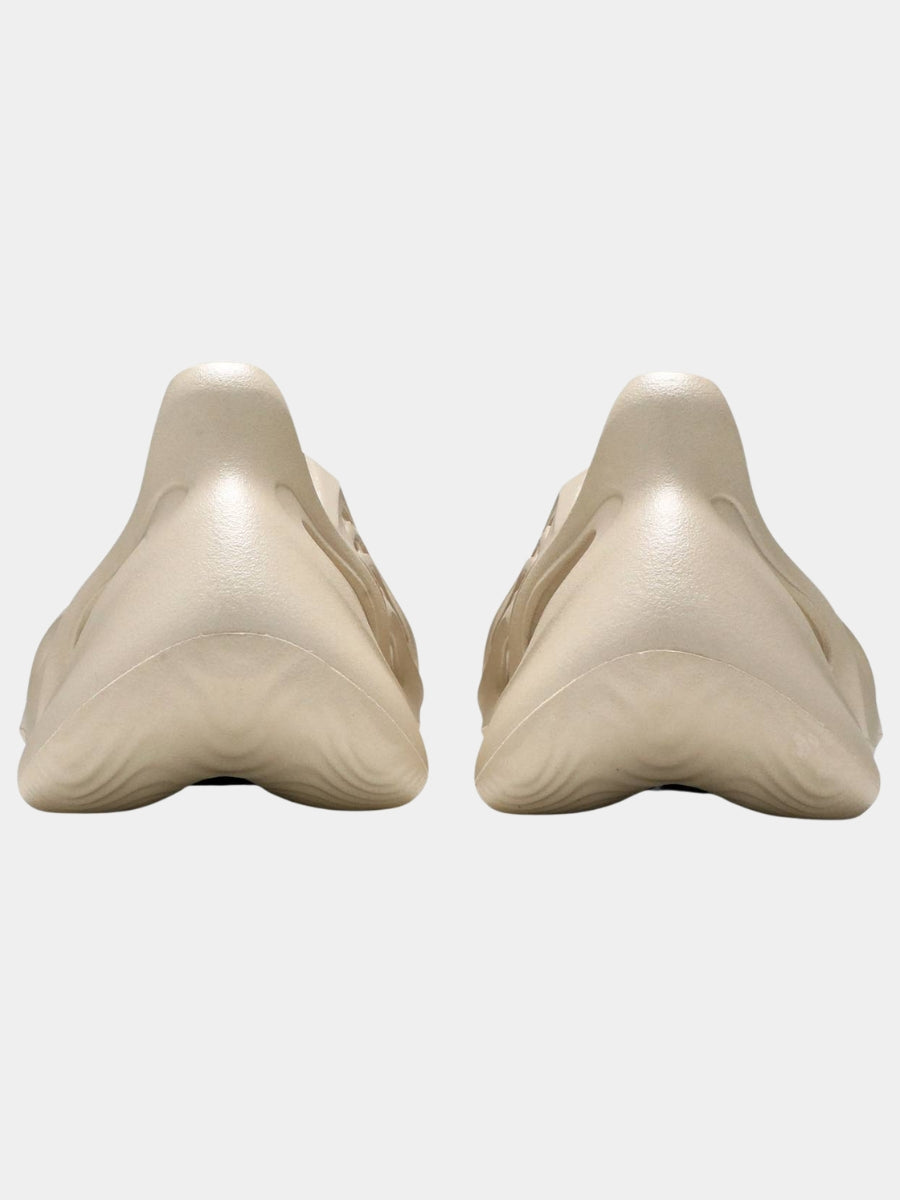 TENIS YEEZY FOAM RNNR SAND