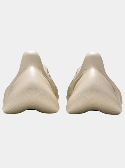 TENIS YEEZY FOAM RNNR SAND
