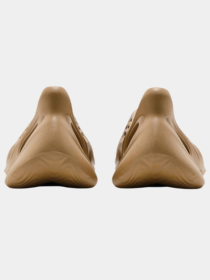 TENIS YEEZY FOAM RNNR OCHRE